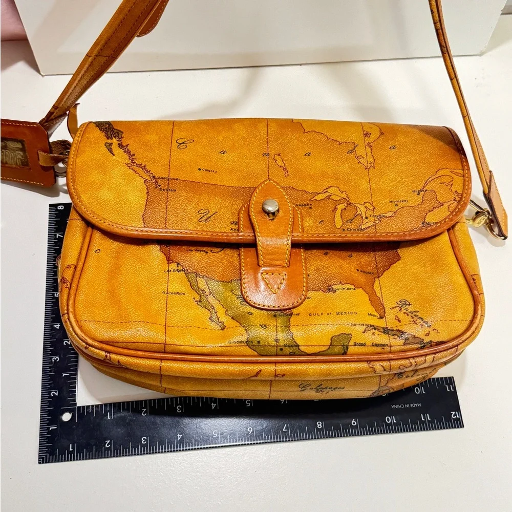 Vintage Map Print Tan Shoulder Bag - Picture 4 of 16